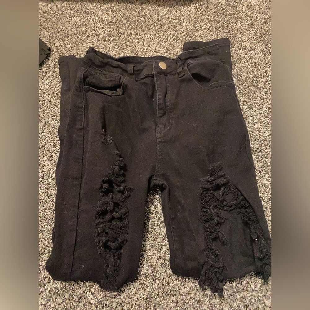 black ripped skinny jeans